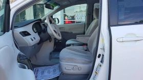 2011 Toyota Sienna Le Minivan 4d - Image 12
