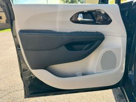 2023 CHRYSLER PACIFICA VAN V6, 3.6 LITER LIMITED VAN 4D