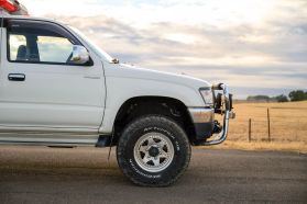 1998 TOYOTA HILUX SPORTS PICKUP TRUCK 2L-TE -