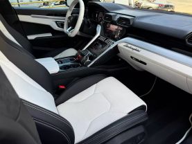 2019 LAMBORGHINI URUS SUV V8, TWIN TURBO, 4.0 LITER SPORT UTILITY 4D