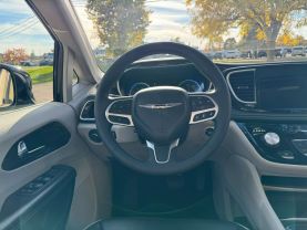 2023 CHRYSLER PACIFICA VAN V6, 3.6 LITER LIMITED VAN 4D