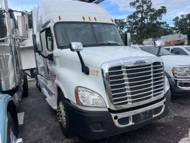 2015 FREIGHTLINER CASCADIA - - CA125SLP SLEEPER