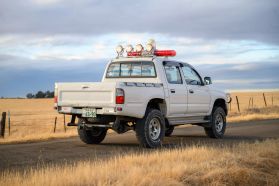 1998 TOYOTA HILUX SPORTS PICKUP TRUCK 2L-TE -