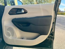 2023 CHRYSLER PACIFICA VAN V6, 3.6 LITER LIMITED VAN 4D