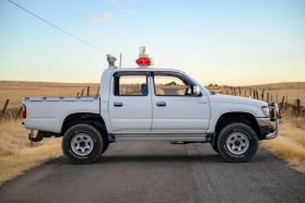 1998 TOYOTA HILUX SPORTS PICKUP TRUCK 2L-TE -