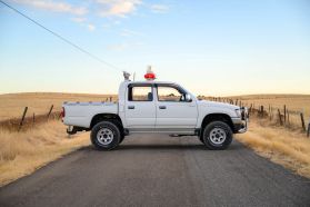 1998 TOYOTA HILUX SPORTS PICKUP TRUCK 2L-TE -