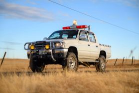 1998 TOYOTA HILUX SPORTS PICKUP TRUCK 2L-TE -