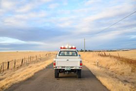 1998 TOYOTA HILUX SPORTS PICKUP TRUCK 2L-TE -