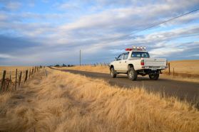 1998 TOYOTA HILUX SPORTS PICKUP TRUCK 2L-TE -