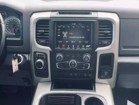 2019 RAM 1500 CLASSIC CREW CAB PICKUP V8, HEMI, 5.7 LITER BIG HORN PICKUP 4D 5 1/2 FT