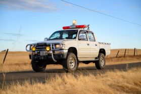 1998 TOYOTA HILUX SPORTS PICKUP TRUCK 2L-TE -