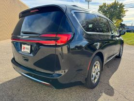 2023 CHRYSLER PACIFICA VAN V6, 3.6 LITER LIMITED VAN 4D