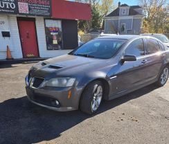 2009 Pontiac G8 - Image 2