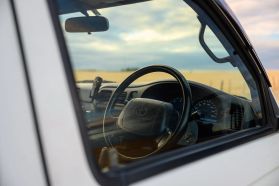 1998 TOYOTA HILUX SPORTS PICKUP TRUCK 2L-TE -