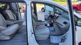 2011 Toyota Sienna Le Minivan 4d - Image 22