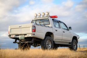 1998 TOYOTA HILUX SPORTS PICKUP TRUCK 2L-TE -