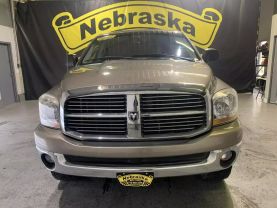 2006 DODGE RAM 1500 QUAD CAB PICKUP V8, HEMI, 5.7 LITER LARAMIE PICKUP 4D 6 1/4 FT