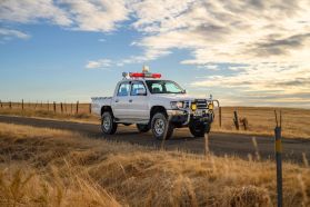 1998 TOYOTA HILUX SPORTS PICKUP TRUCK 2L-TE -