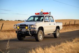 1998 TOYOTA HILUX SPORTS PICKUP TRUCK 2L-TE -