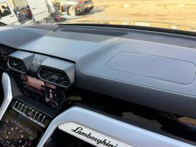 2019 LAMBORGHINI URUS SUV V8, TWIN TURBO, 4.0 LITER SPORT UTILITY 4D
