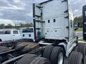 2015 FREIGHTLINER CASCADIA - - CA125SLP SLEEPER