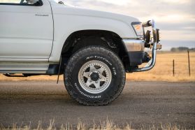 1998 TOYOTA HILUX SPORTS PICKUP TRUCK 2L-TE -