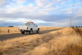 1998 TOYOTA HILUX SPORTS PICKUP TRUCK 2L-TE -