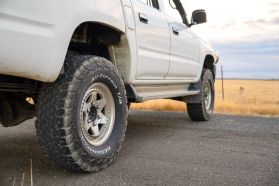 1998 TOYOTA HILUX SPORTS PICKUP TRUCK 2L-TE -