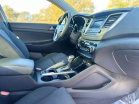 2017 Hyundai Tucson - Image 18