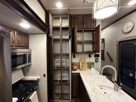 Used 2018 PALOMINO COLUMBUS FW 5TH WHEEL - 298RL - LA Auto Star located in Virginia Beach, VA