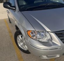 2005 CHRYSLER TOWN & COUNTRY VAN V6, 3.8 LITER TOURING MINIVAN 4D