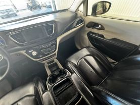 2020 CHRYSLER VOYAGER