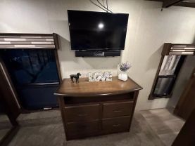 Used 2018 PALOMINO COLUMBUS FW 5TH WHEEL - 298RL - LA Auto Star located in Virginia Beach, VA