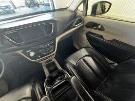 2020 CHRYSLER VOYAGER