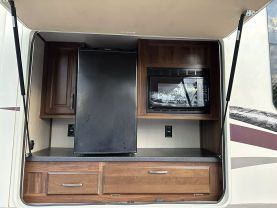 Used 2018 PALOMINO COLUMBUS FW 5TH WHEEL - 298RL - LA Auto Star located in Virginia Beach, VA