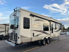 Used 2018 PALOMINO COLUMBUS FW 5TH WHEEL - 298RL - LA Auto Star located in Virginia Beach, VA