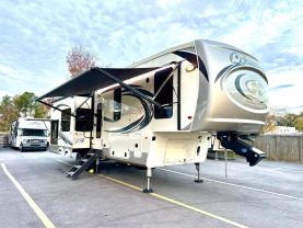 Used 2018 PALOMINO COLUMBUS FW 5TH WHEEL - 298RL - LA Auto Star located in Virginia Beach, VA