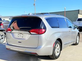 2017 CHRYSLER PACIFICA VAN V6, 3.6 LITER TOURING-L PLUS MINIVAN 4D