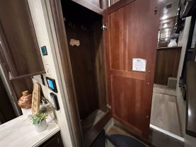 Used 2018 PALOMINO COLUMBUS FW 5TH WHEEL - 298RL - LA Auto Star located in Virginia Beach, VA