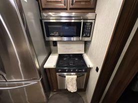 Used 2018 PALOMINO COLUMBUS FW 5TH WHEEL - 298RL - LA Auto Star located in Virginia Beach, VA