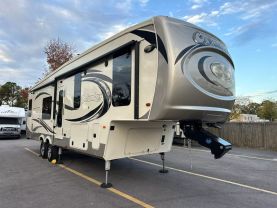 Used 2018 PALOMINO COLUMBUS FW 5TH WHEEL - 298RL - LA Auto Star located in Virginia Beach, VA
