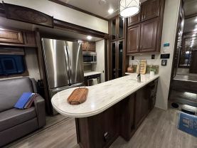 Used 2018 PALOMINO COLUMBUS FW 5TH WHEEL - 298RL - LA Auto Star located in Virginia Beach, VA