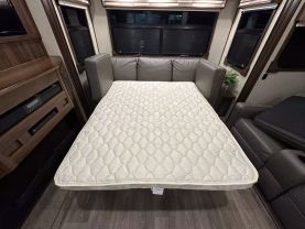 Used 2018 PALOMINO COLUMBUS FW 5TH WHEEL - 298RL - LA Auto Star located in Virginia Beach, VA