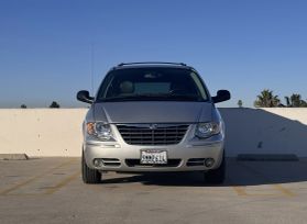 2005 CHRYSLER TOWN & COUNTRY VAN V6, 3.8 LITER TOURING MINIVAN 4D