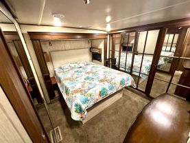 Used 2018 PALOMINO COLUMBUS FW 5TH WHEEL - 298RL - LA Auto Star located in Virginia Beach, VA