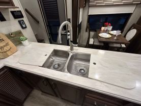 Used 2018 PALOMINO COLUMBUS FW 5TH WHEEL - 298RL - LA Auto Star located in Virginia Beach, VA