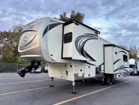 Used 2018 PALOMINO COLUMBUS FW 5TH WHEEL - 298RL - LA Auto Star located in Virginia Beach, VA