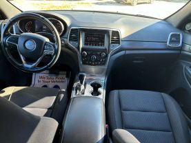 2020 JEEP GRAND CHEROKEE SUV V6, VVT, 3.6 LITER LAREDO E SPORT UTILITY 4D at T&T Repairables - used car dealership in Spencer, Indiana.