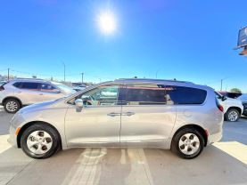 2017 CHRYSLER PACIFICA VAN V6, 3.6 LITER TOURING-L PLUS MINIVAN 4D
