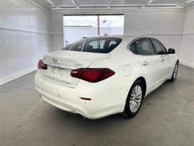 2016 INFINITI Q70
